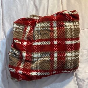 100% polyester plaid red and brown and white fluffy comfortable throw blanket
